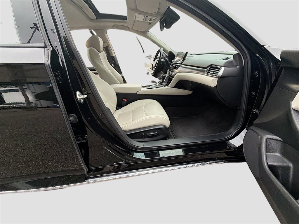 Used 2018 Honda Accord Touring image 29