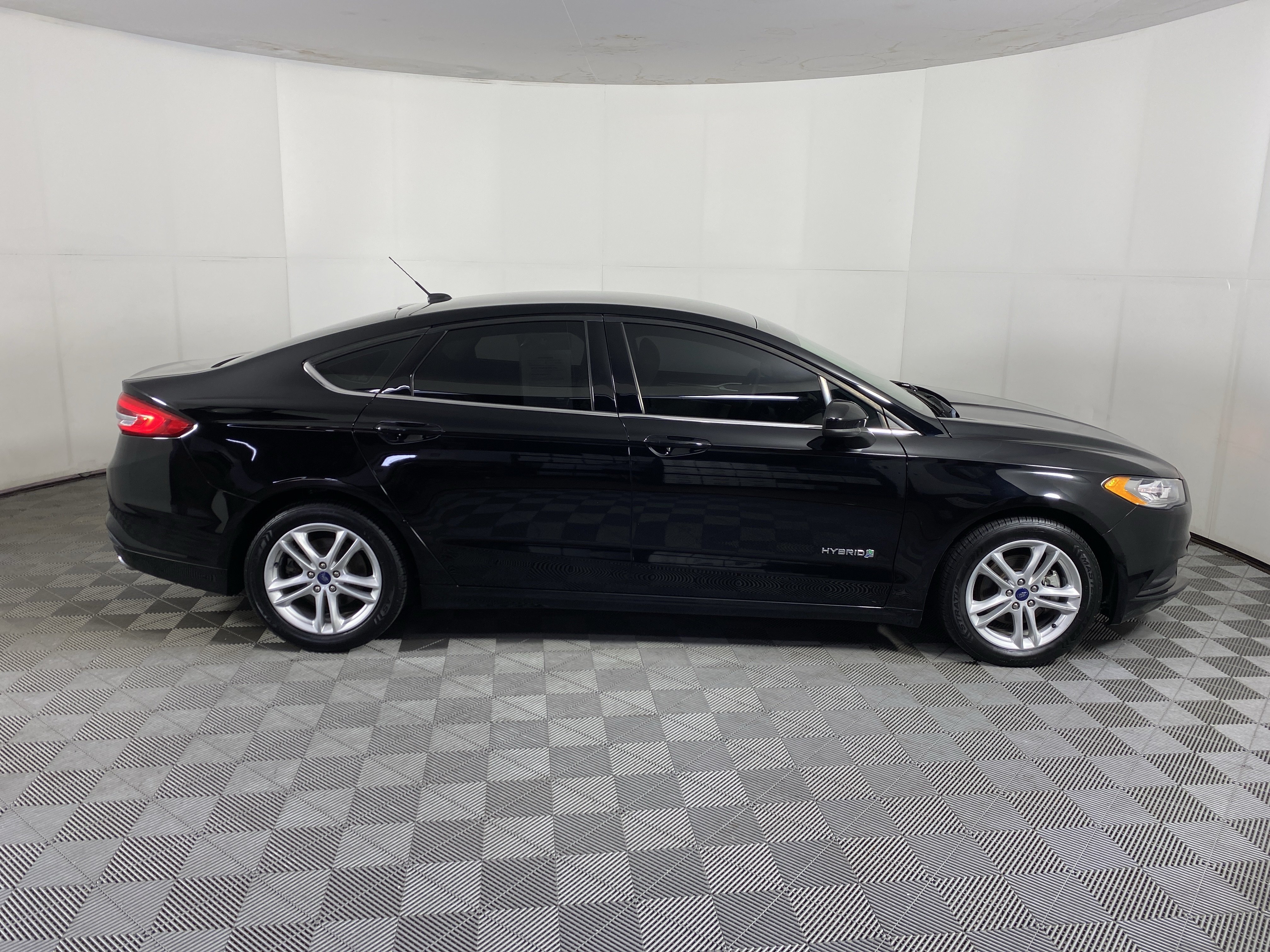 Used 2018 Ford Fusion S FWD image 5