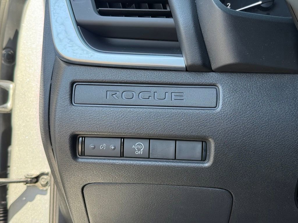 Used 2024 Nissan Rogue S FWD image 24