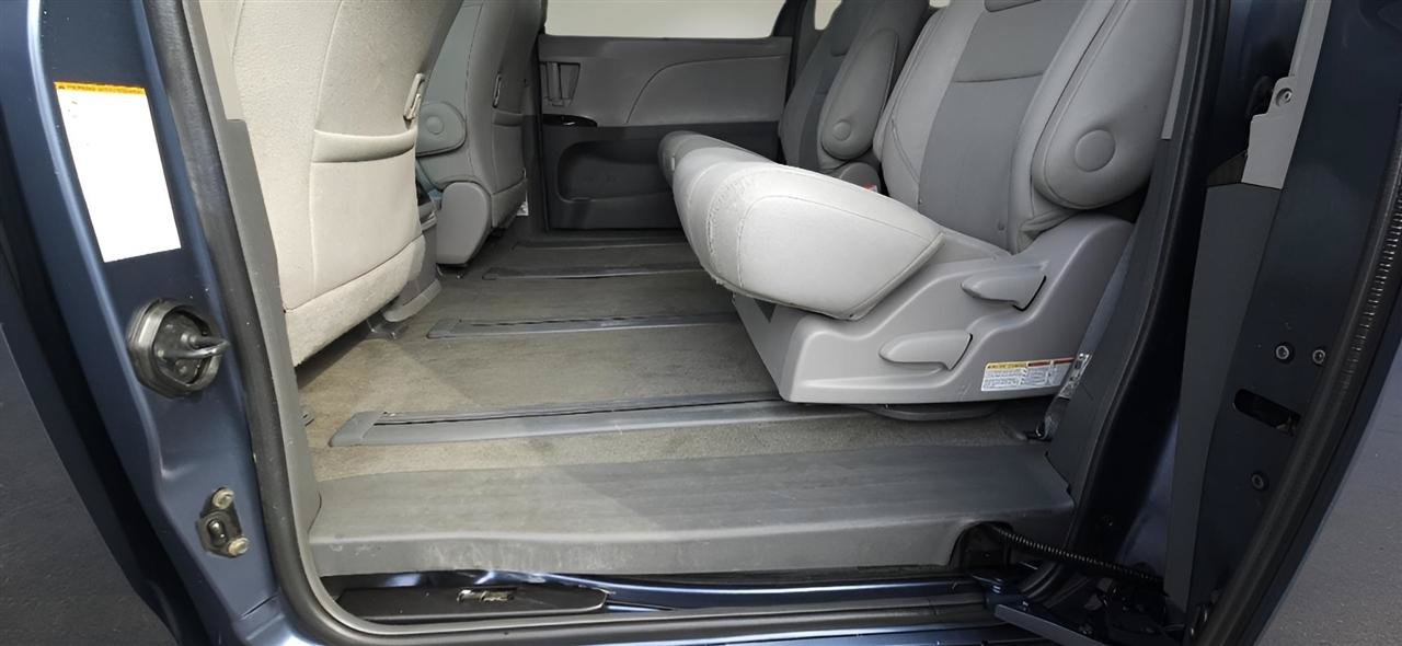 Used 2017 Toyota Sienna XLE Premium w/ Outdoor Package AWD/4WD image 28