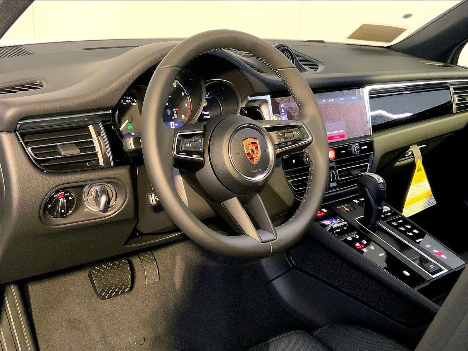 New 2026 Porsche Macan AWD/4WD image 4