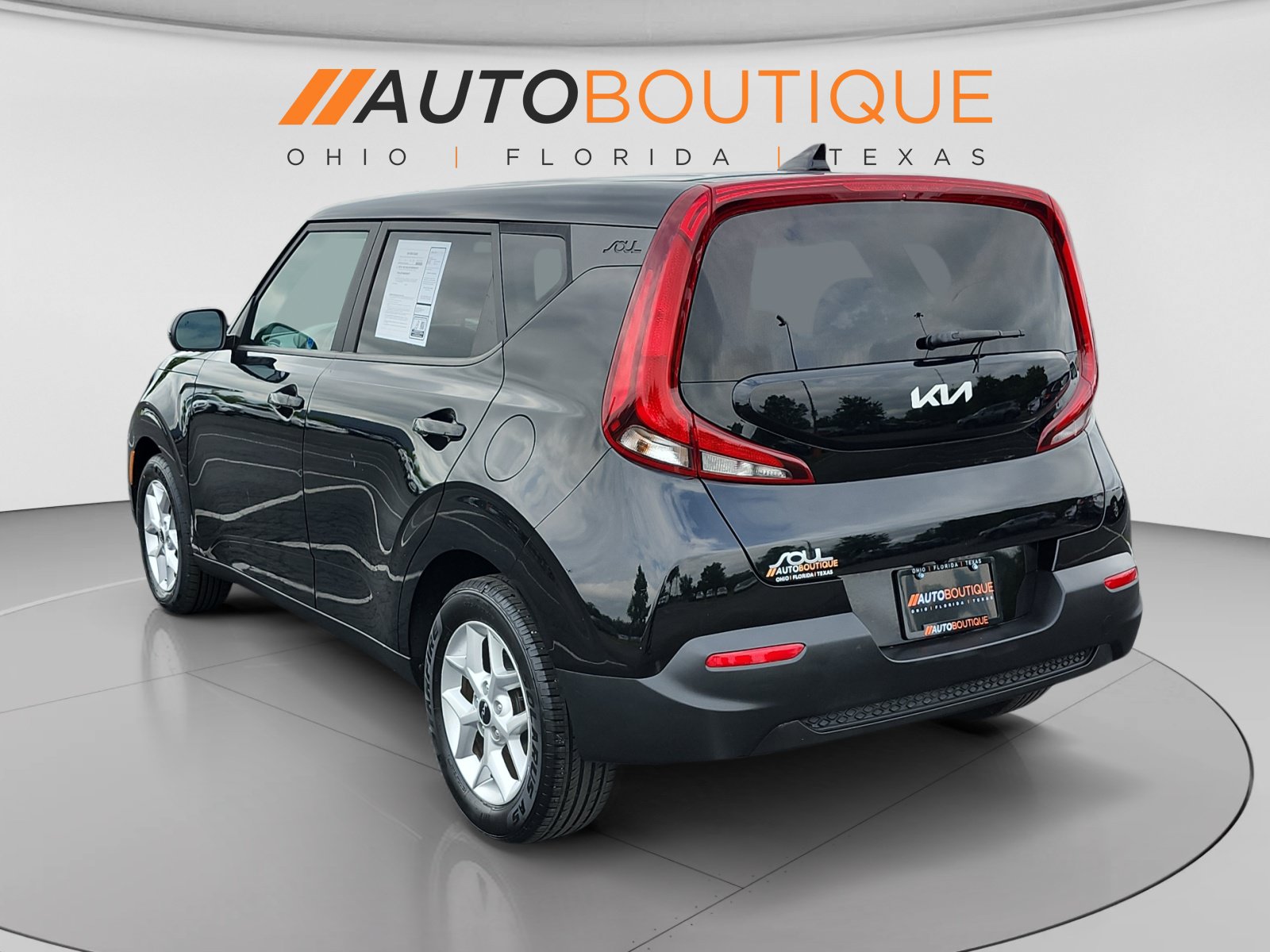 Used 2022 Kia Soul LX w/ Technology Package FWD image 3