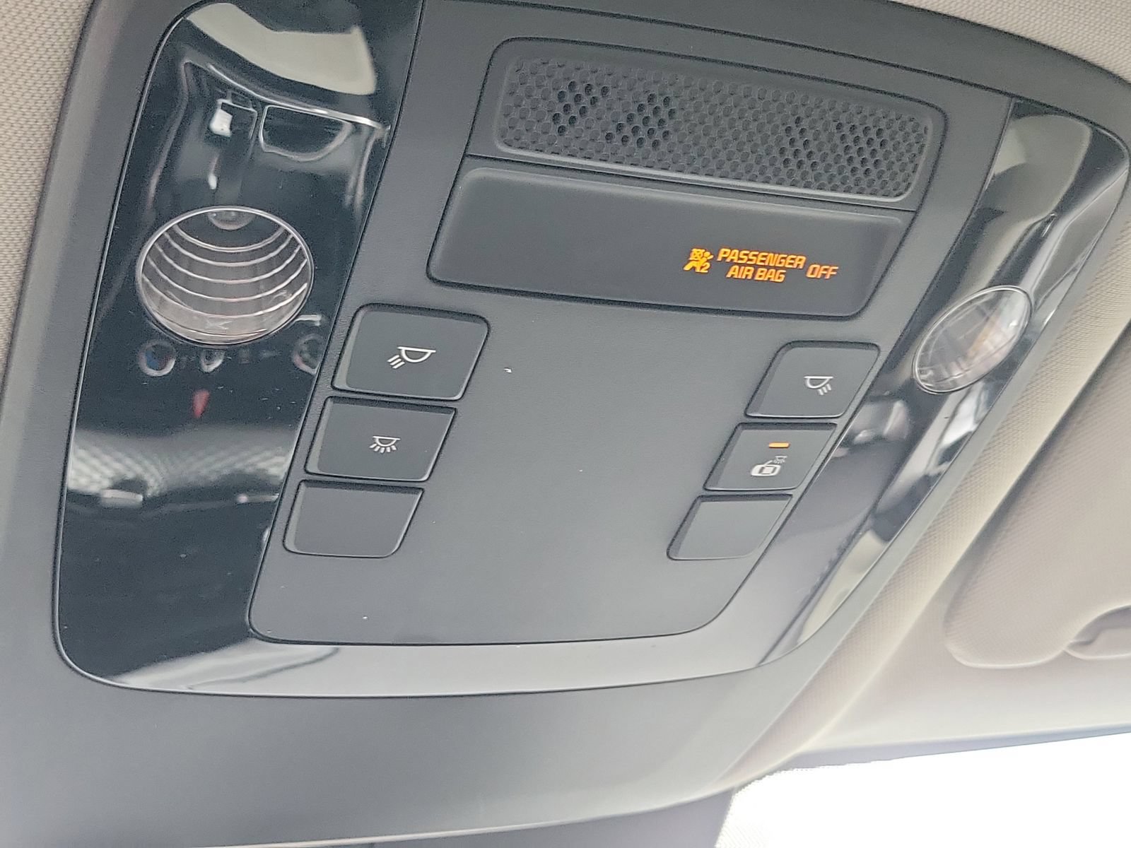 Used 2024 Kia Carnival LX FWD image 19