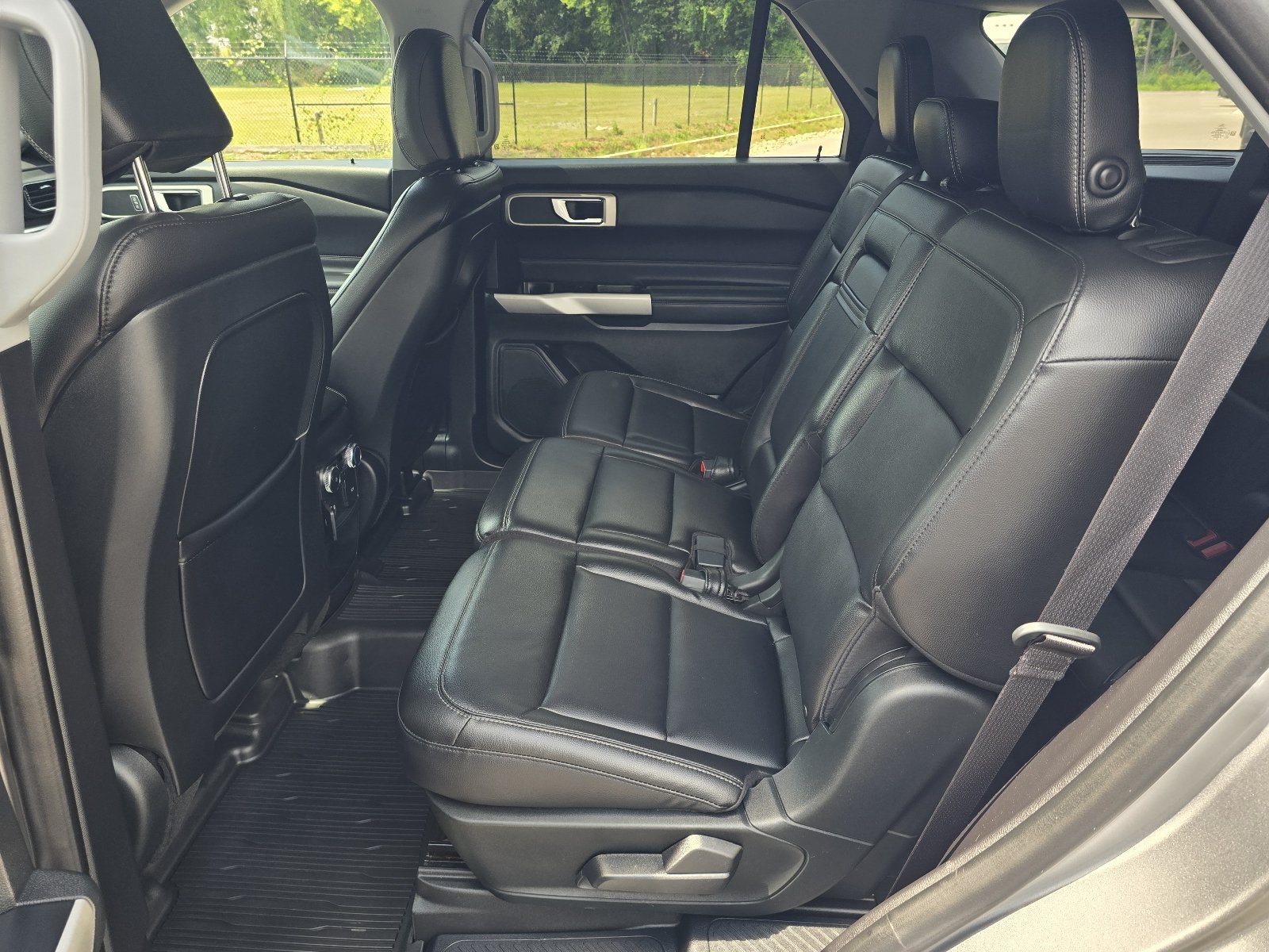 Used 2020 Ford Explorer XLT w/ Equipment Group 202A AWD/4WD image 12