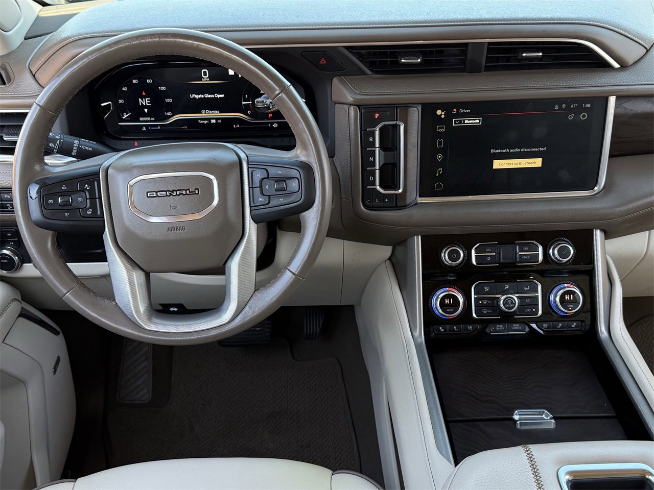 Used 2022 GMC Yukon XL Denali image 11