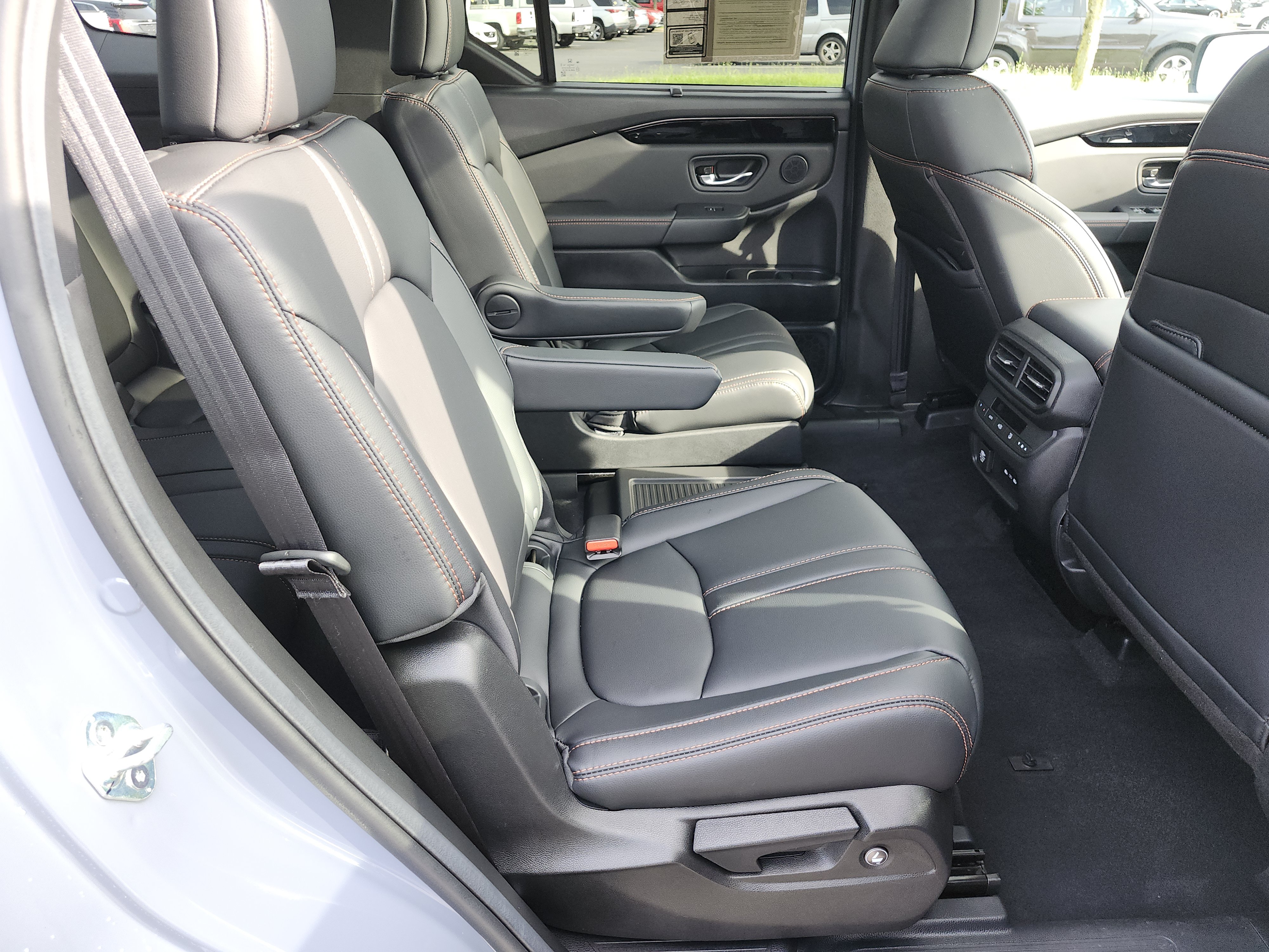 Used 2025 Honda Pilot TrailSport image 20