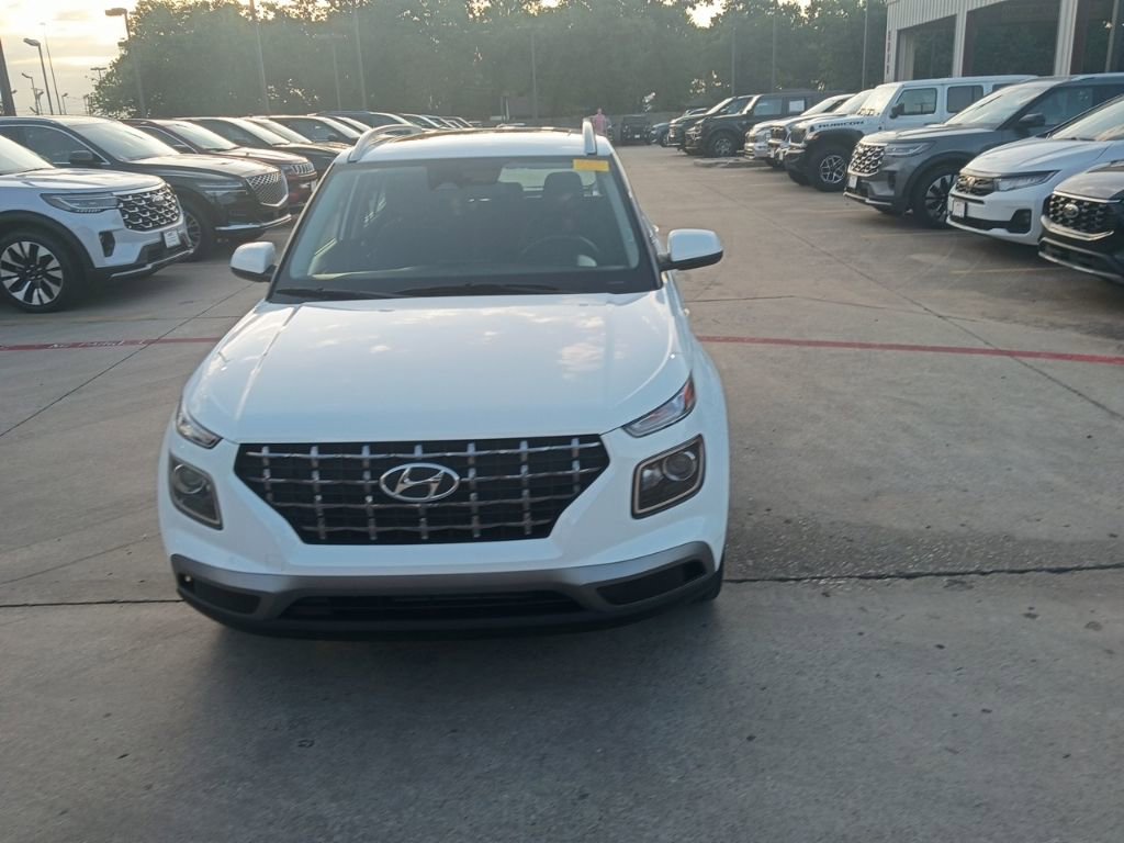 Used 2025 Hyundai Venue SEL FWD image 5
