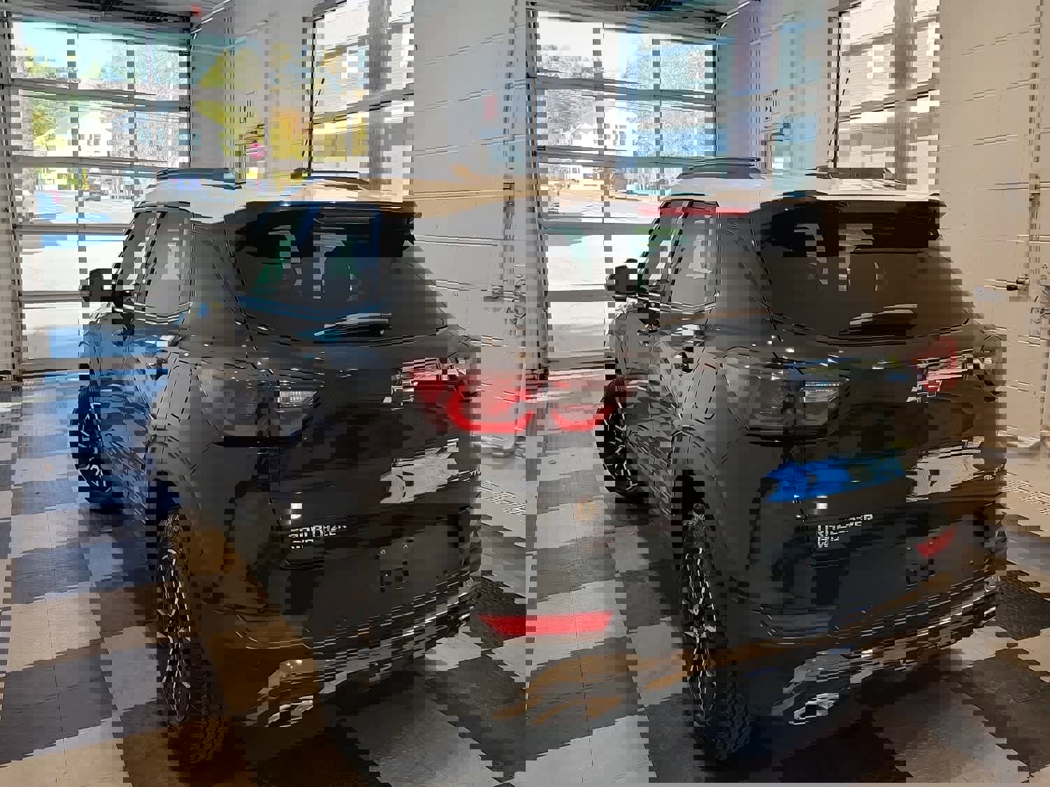 Used 2025 Chevrolet TrailBlazer ACTIV w/ Convenience Package image 3