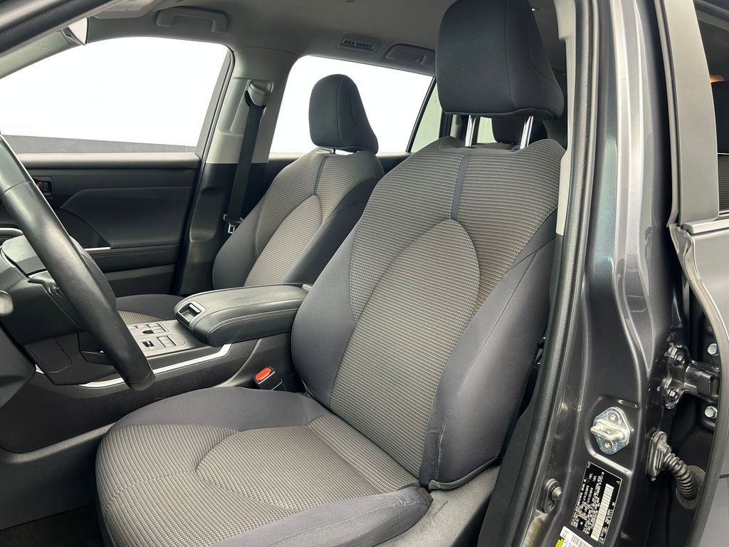 Used 2023 Toyota Highlander LE image 10