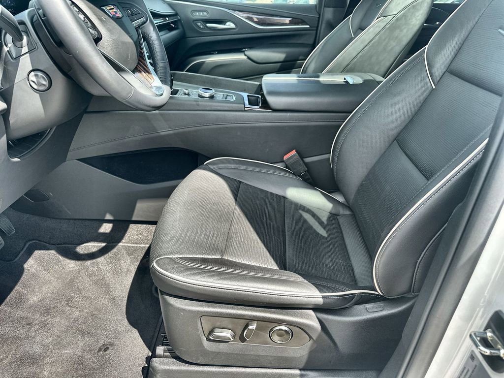 Used 2023 Cadillac Escalade Premium Luxury image 24