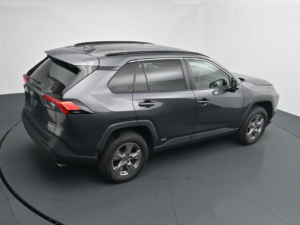 Used 2024 Toyota RAV4 XLE AWD/4WD image 16