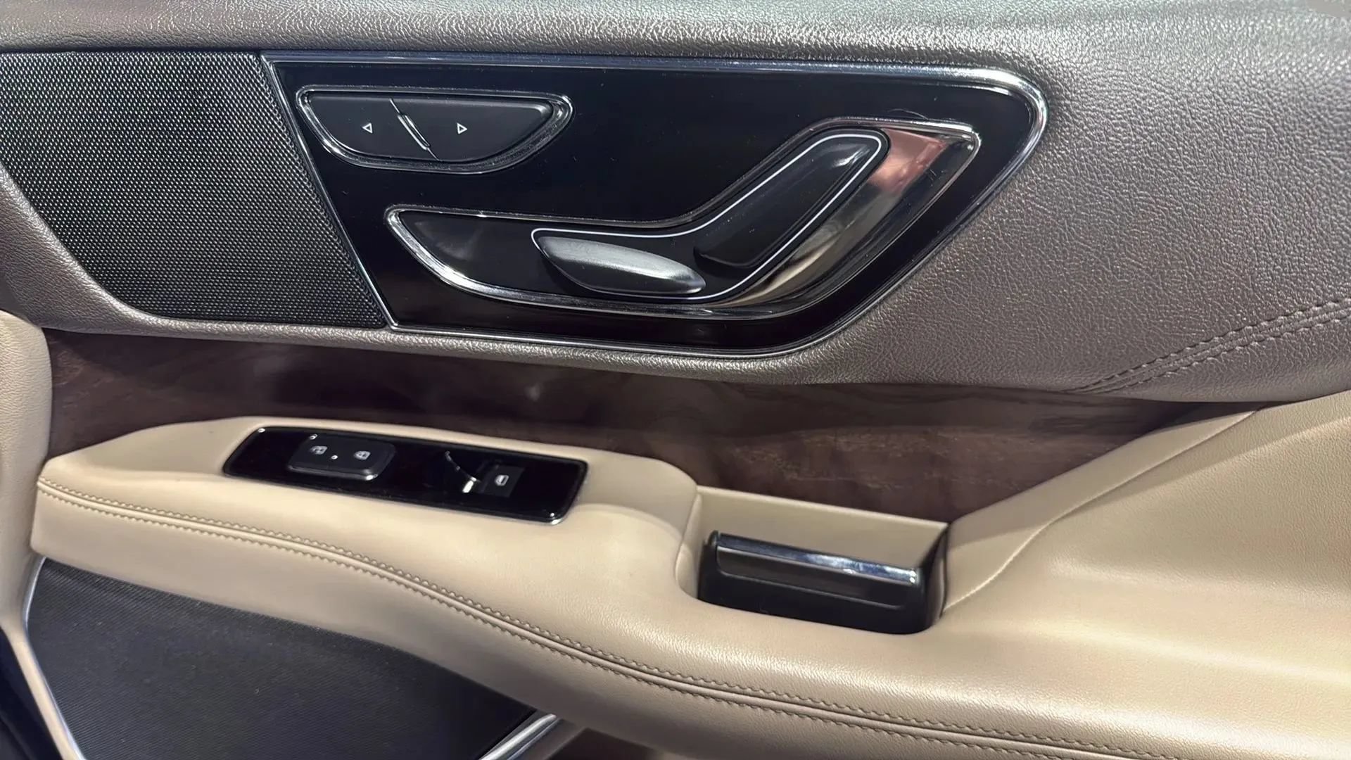 Used 2022 Lincoln Navigator 4WD image 16