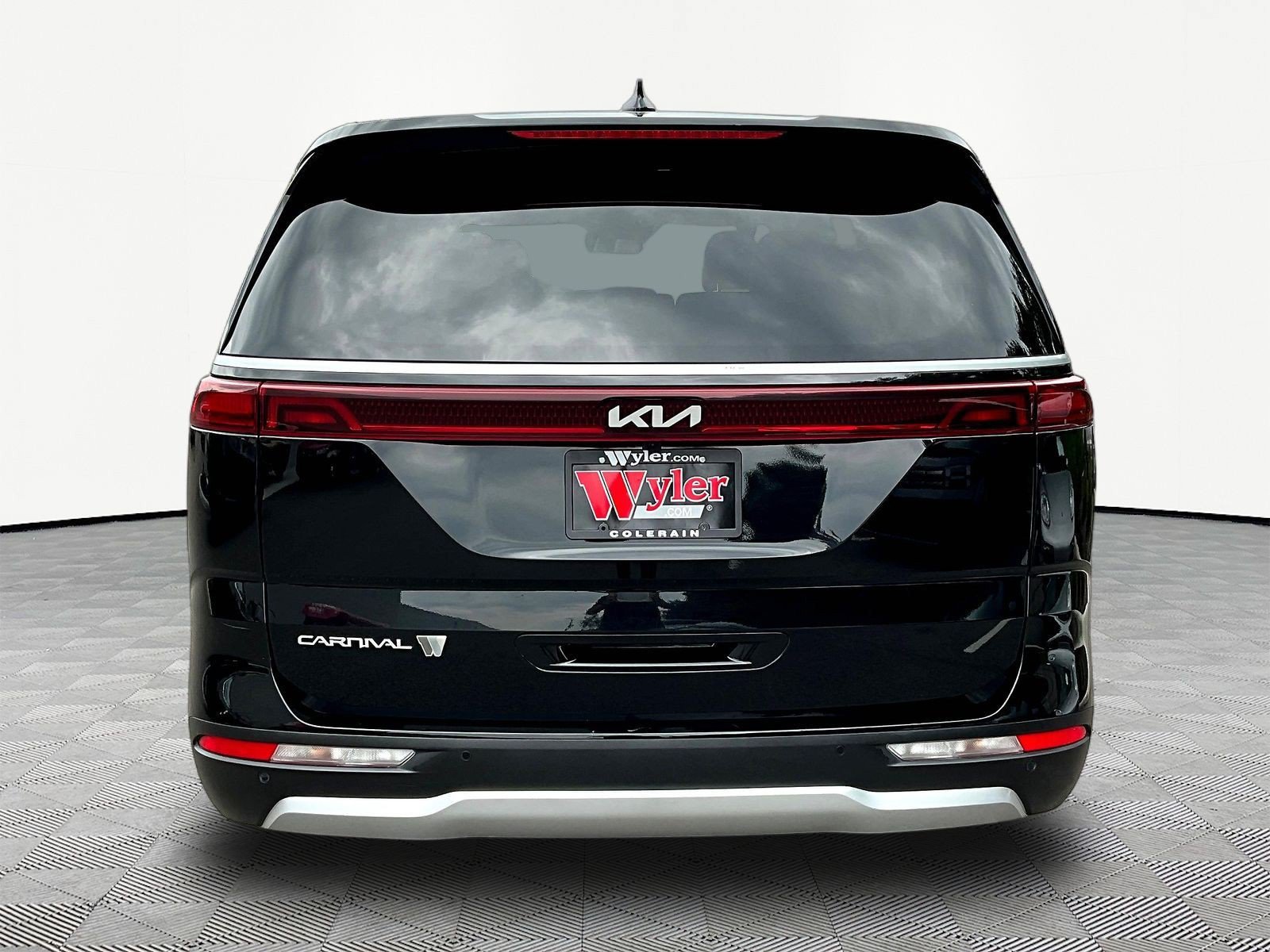 Used 2024 Kia Carnival LX FWD image 5