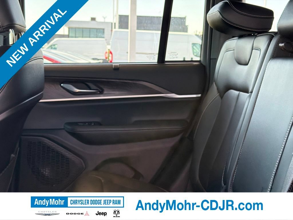 Used 2025 Jeep Grand Cherokee Limited w/ Luxury Tech Group II AWD/4WD image 18