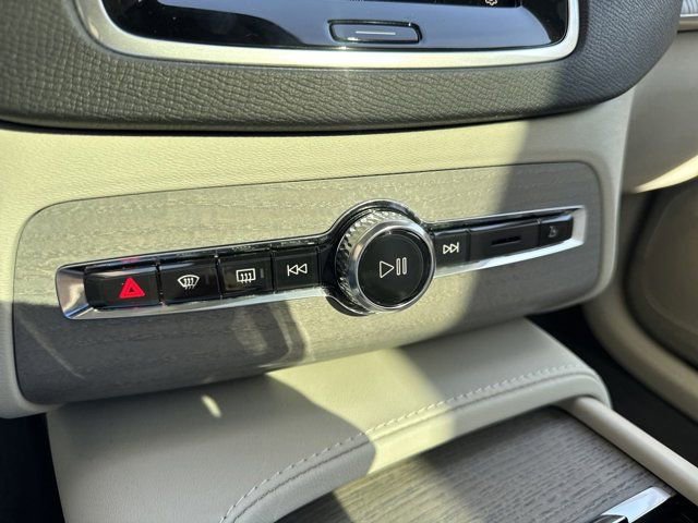 New 2025 Volvo XC90 T8 Plus w/ Protection Package Premier image 29