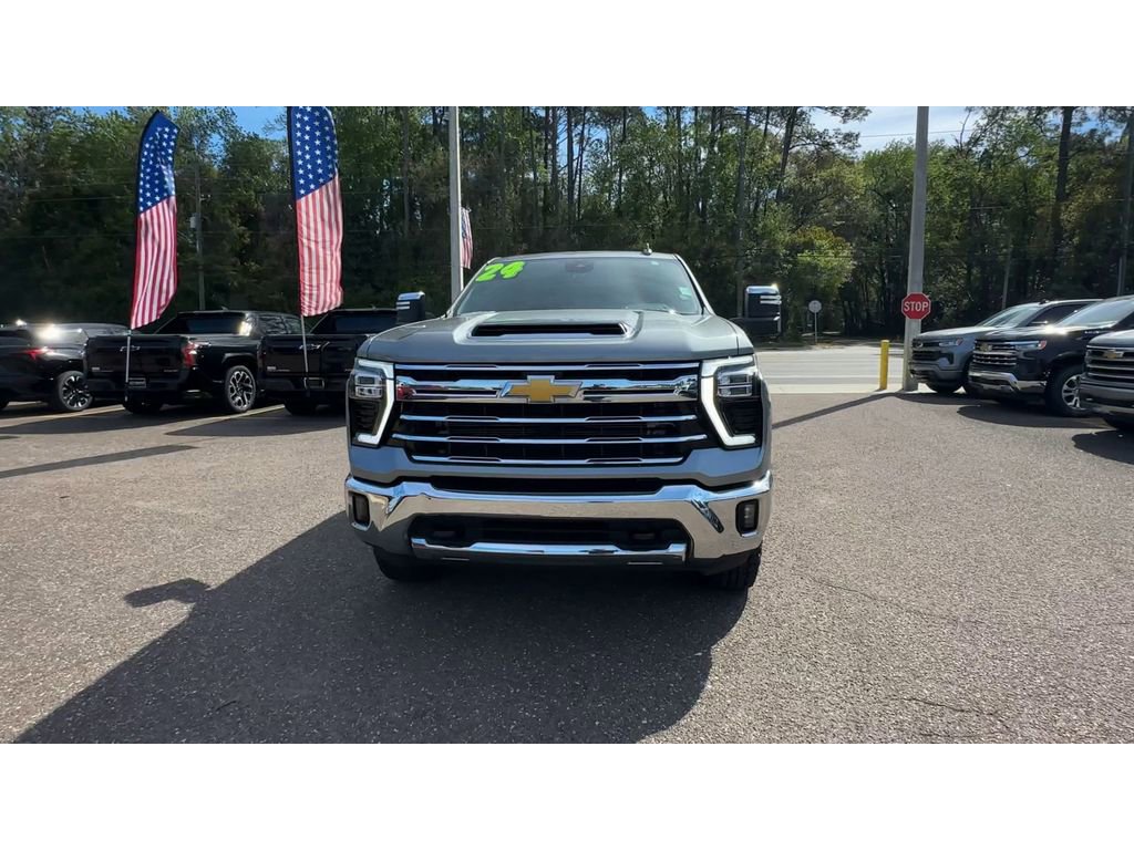 Used 2024 Chevrolet Silverado 2500 LTZ image 3