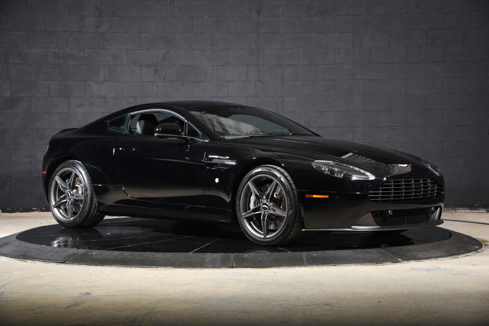 Used 2015 Aston Martin V8 Vantage GT image 2