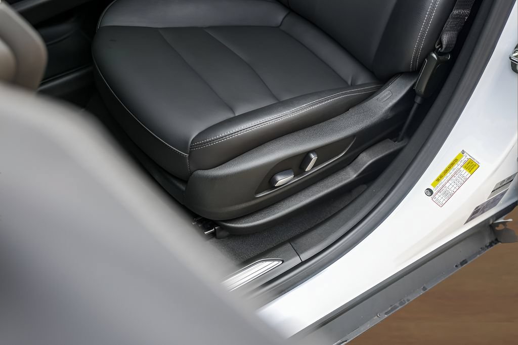 Certified 2024 Cadillac XT5 Luxury FWD image 8