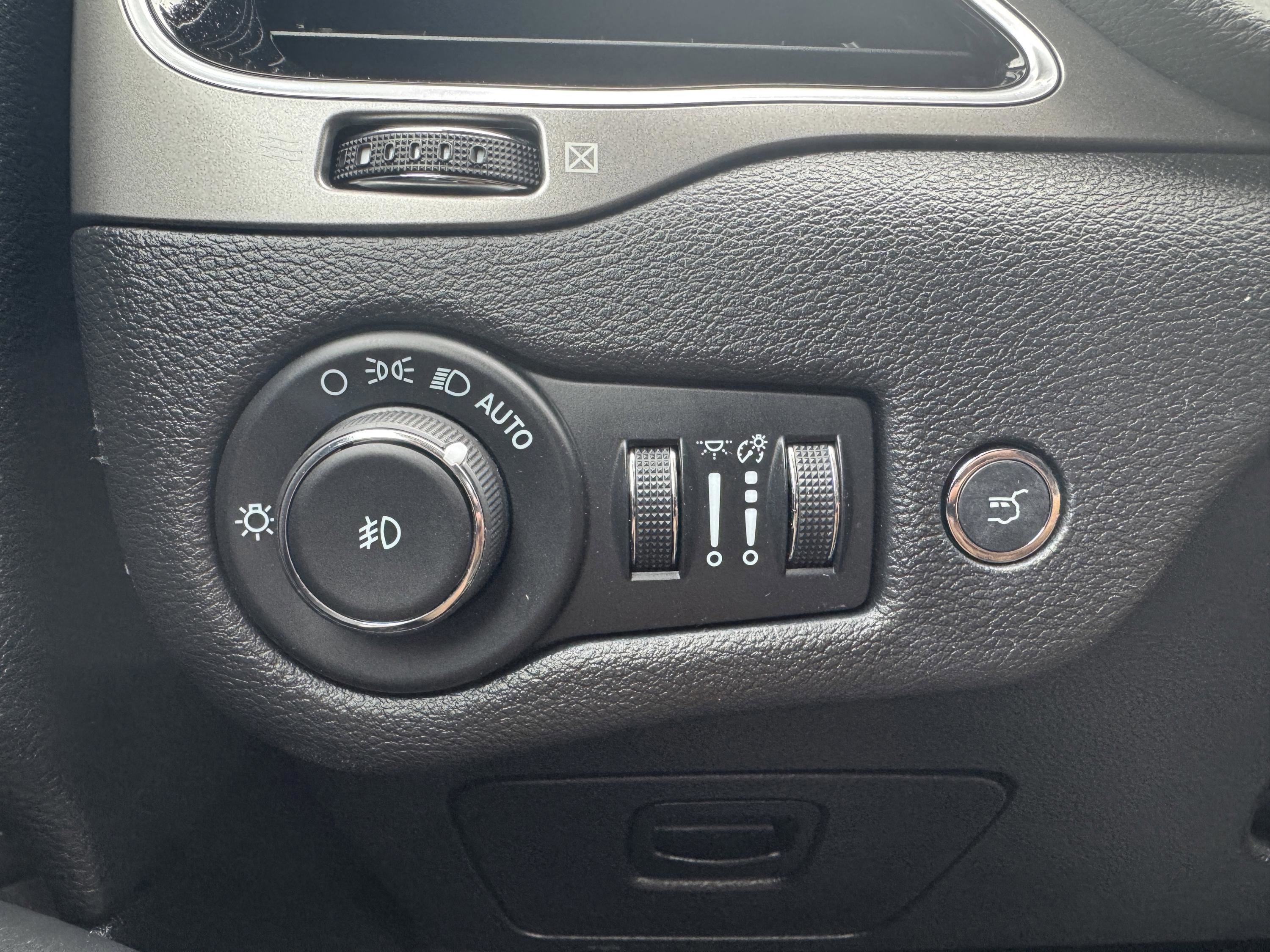 Certified 2022 Jeep Cherokee Limited AWD/4WD image 17