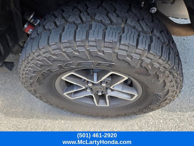 Used 2025 Jeep Gladiator Mojave w/ Convenience Group AWD/4WD image 8