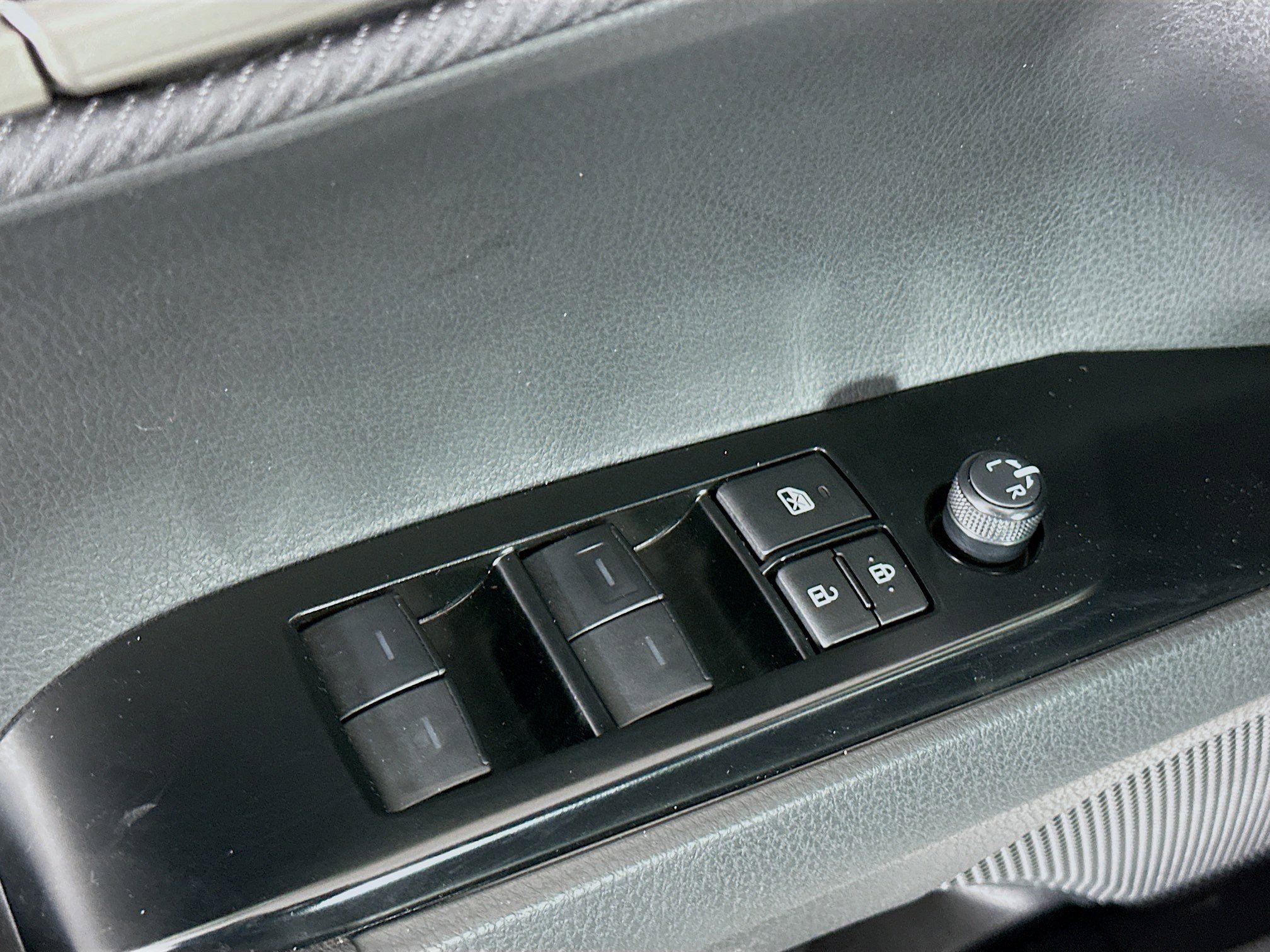 Used 2025 Toyota Camry SE image 15