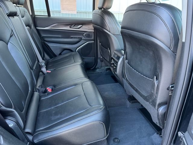 Used 2023 Jeep Grand Cherokee Limited w/ Black Appearance Package AWD/4WD image 28