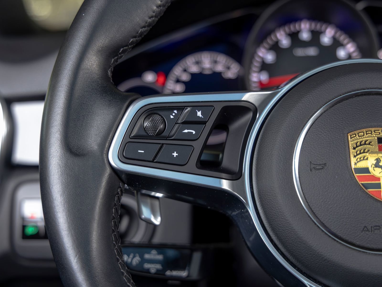 Certified 2021 Porsche Cayenne Coupe image 30