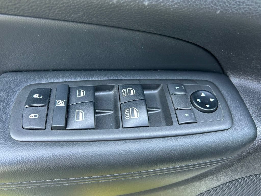 Used 2021 Jeep Grand Cherokee Altitude AWD/4WD image 15