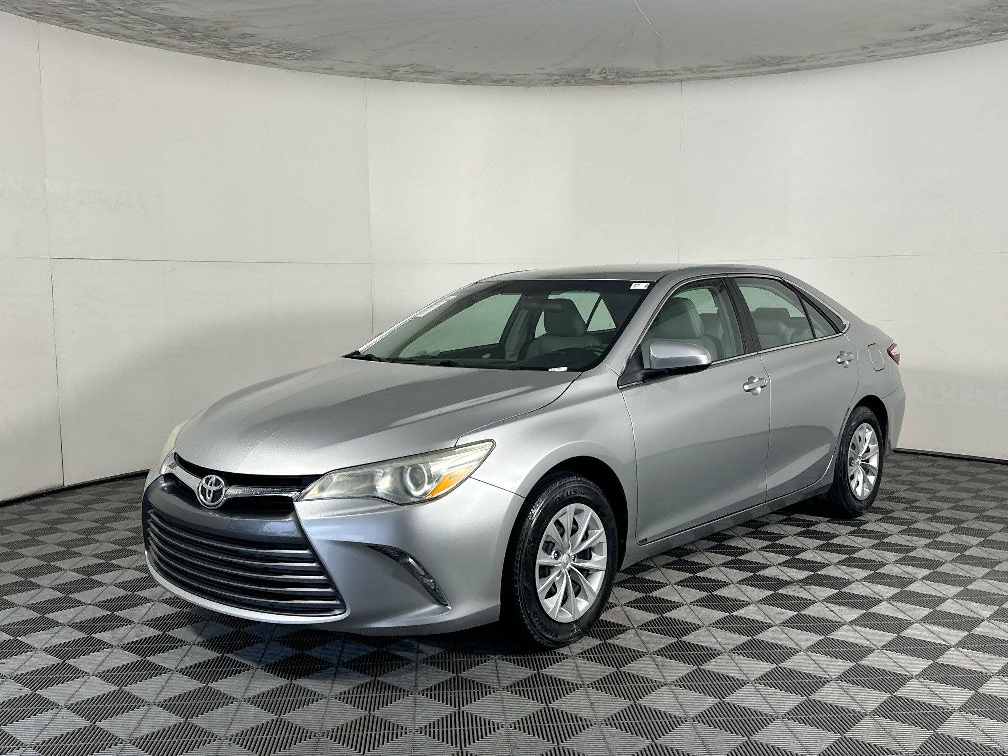 Used 2017 Toyota Camry LE FWD image 7