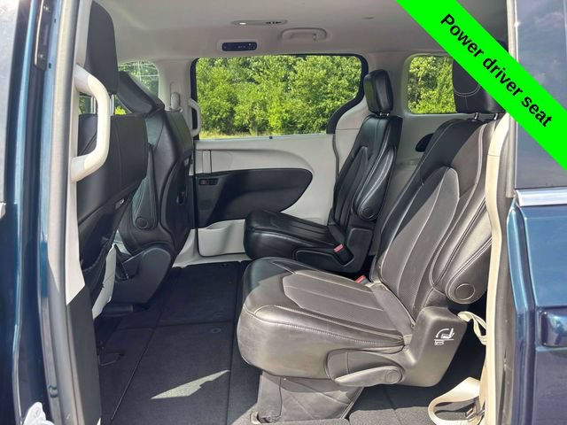 Used 2023 Chrysler Pacifica Touring-L FWD image 24