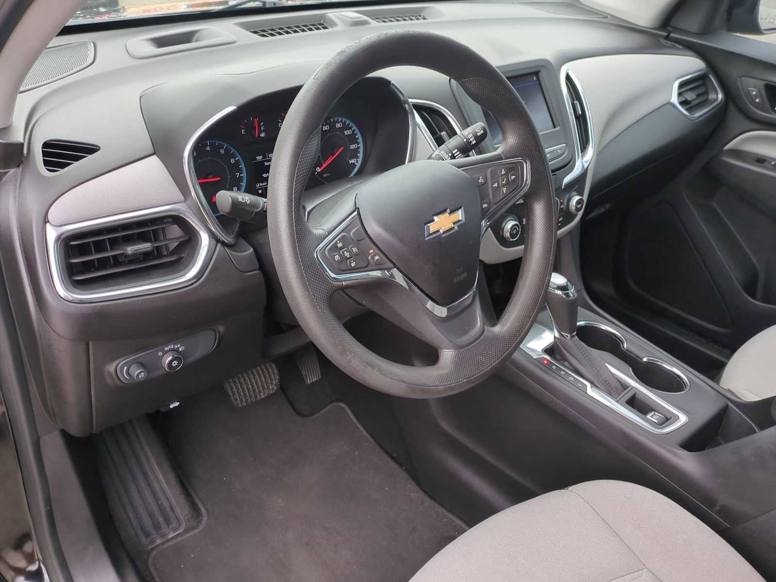Used 2020 Chevrolet Equinox LS w/ LS Convenience Package FWD image 10