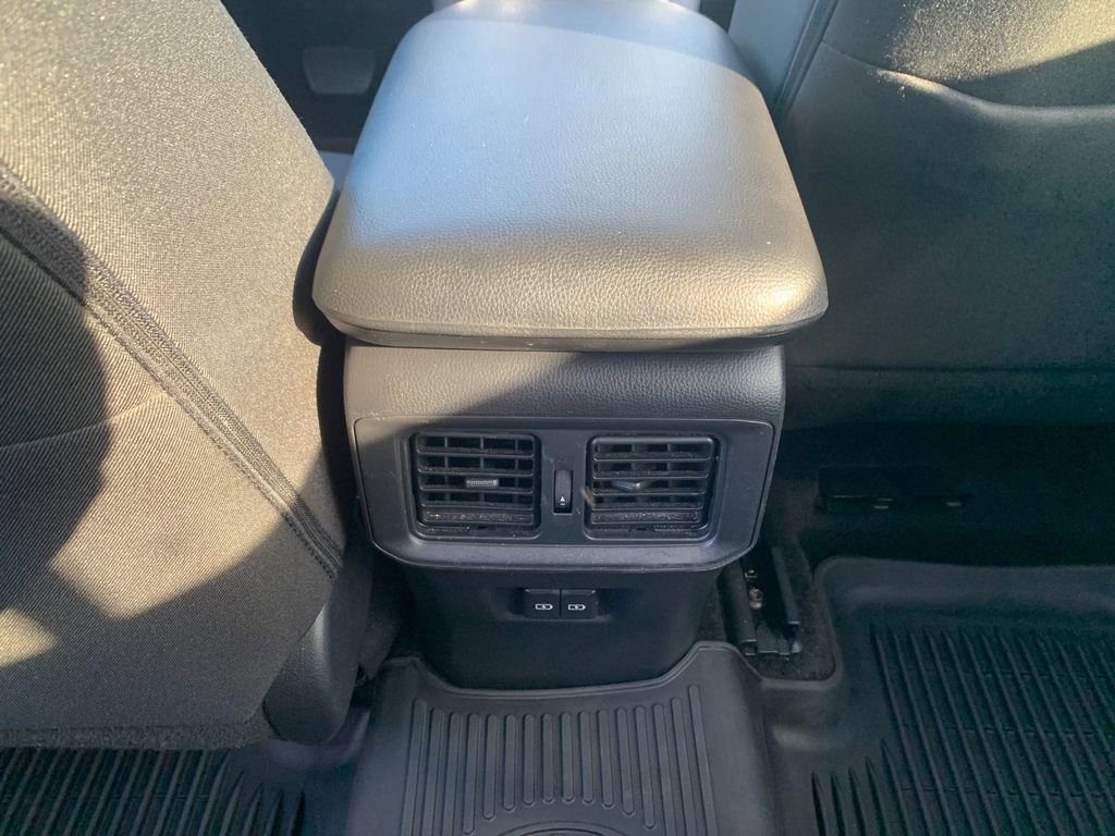 Used 2025 Toyota RAV4 XLE AWD/4WD image 15