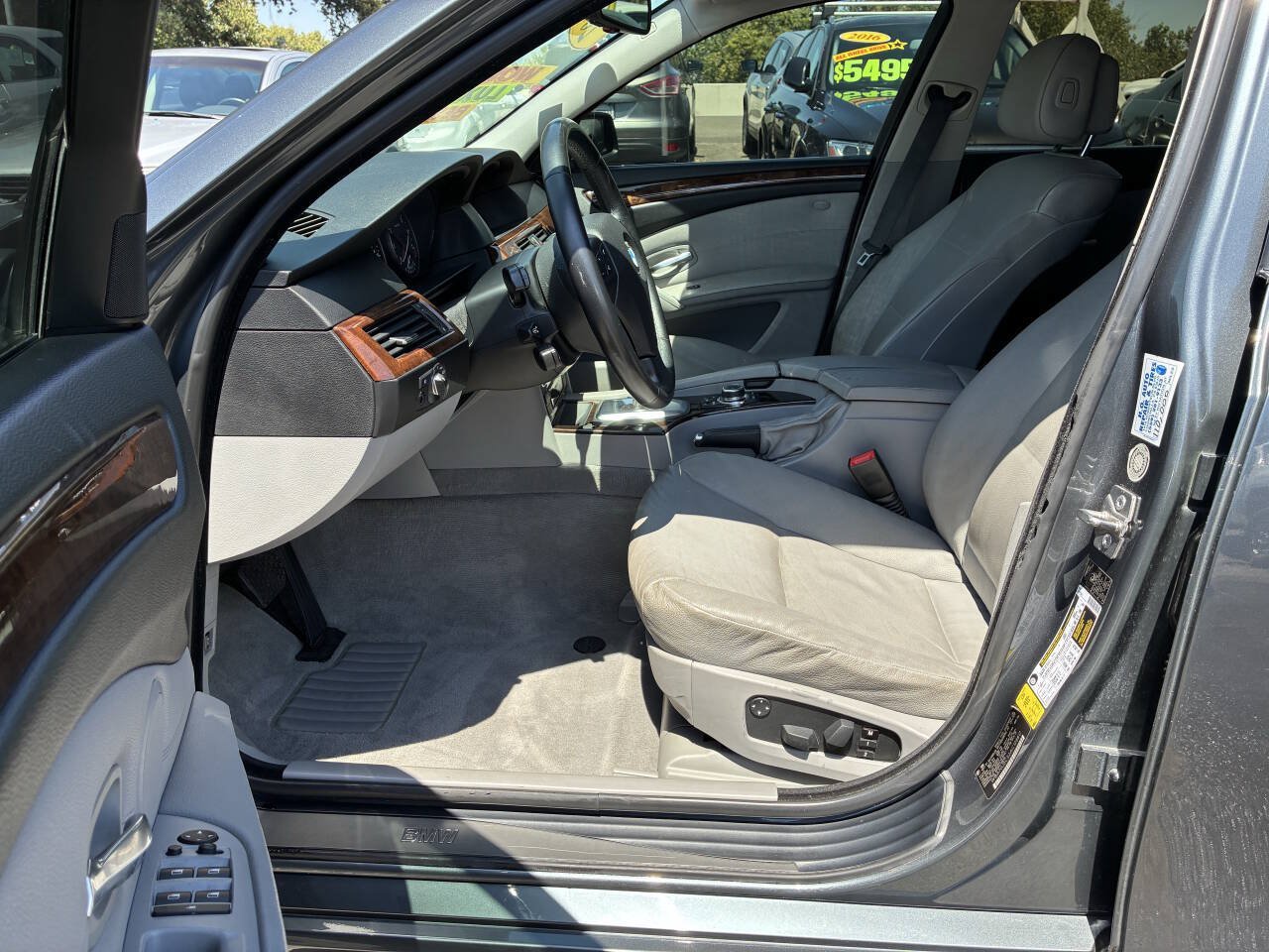 Used 2010 BMW 528i Sedan RWD image 3