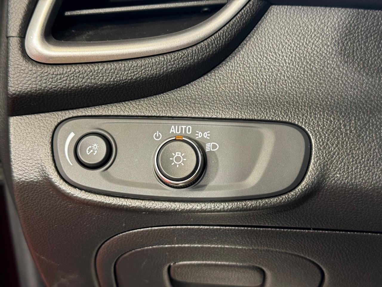 Used 2020 Chevrolet Trax LS image 16