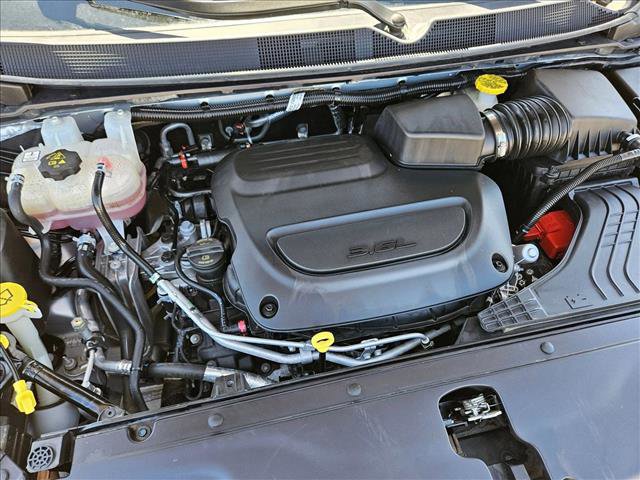 Used 2023 Chrysler Pacifica Touring-L image 28