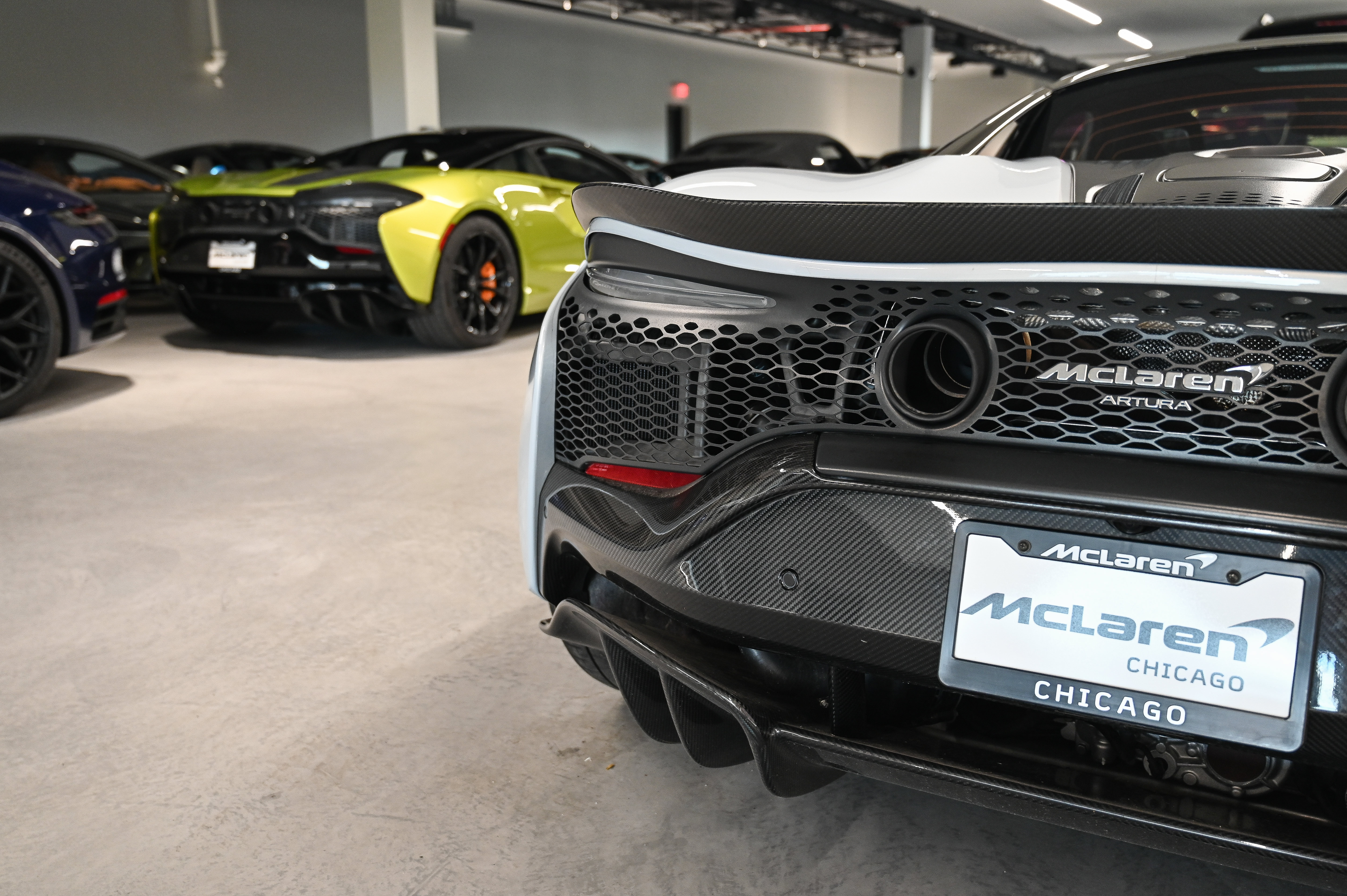 Used 2023 McLaren Artura RWD image 12