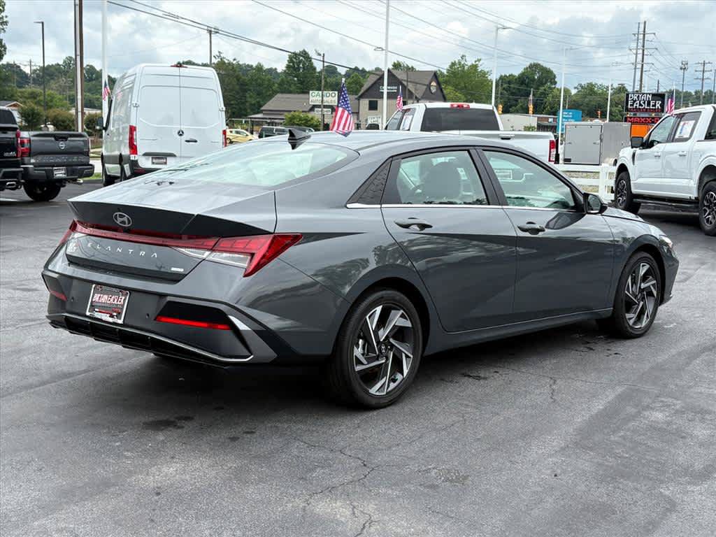 Used 2024 Hyundai Elantra Limited FWD image 3