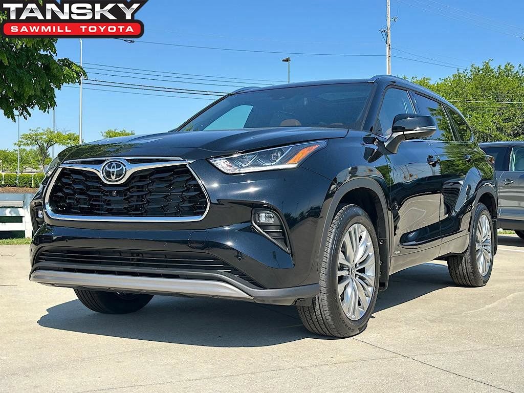 New 2026 Toyota Highlander Platinum AWD/4WD image 1