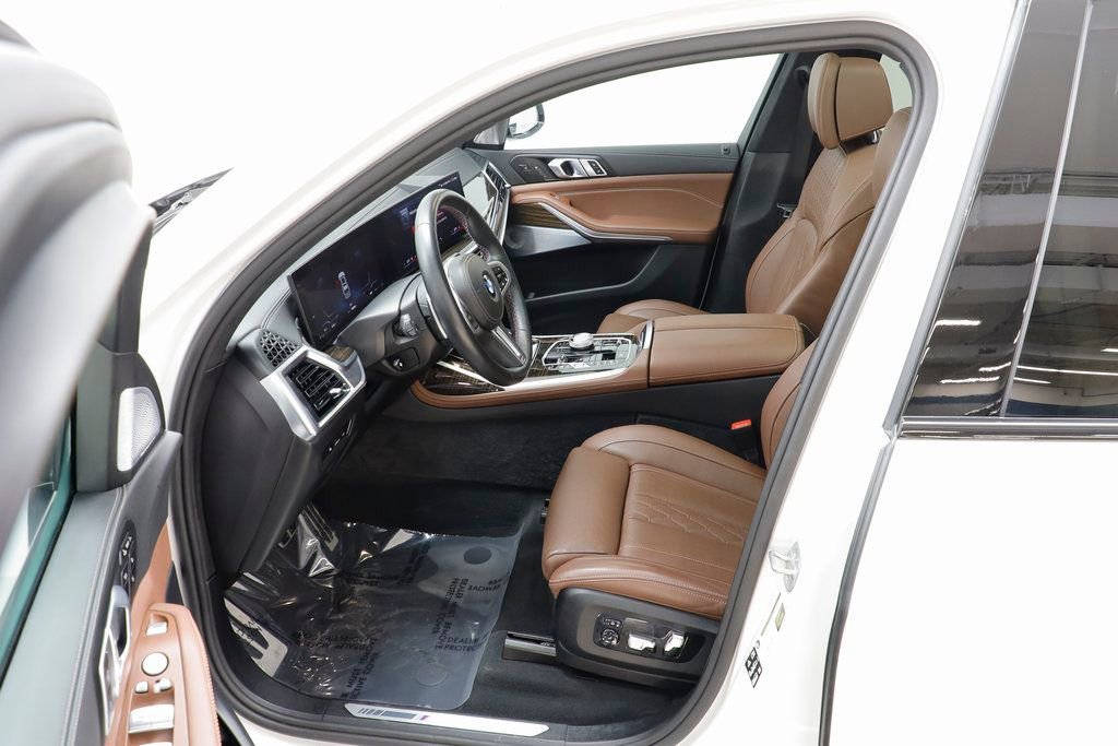 Used 2025 BMW X7 M60i image 6