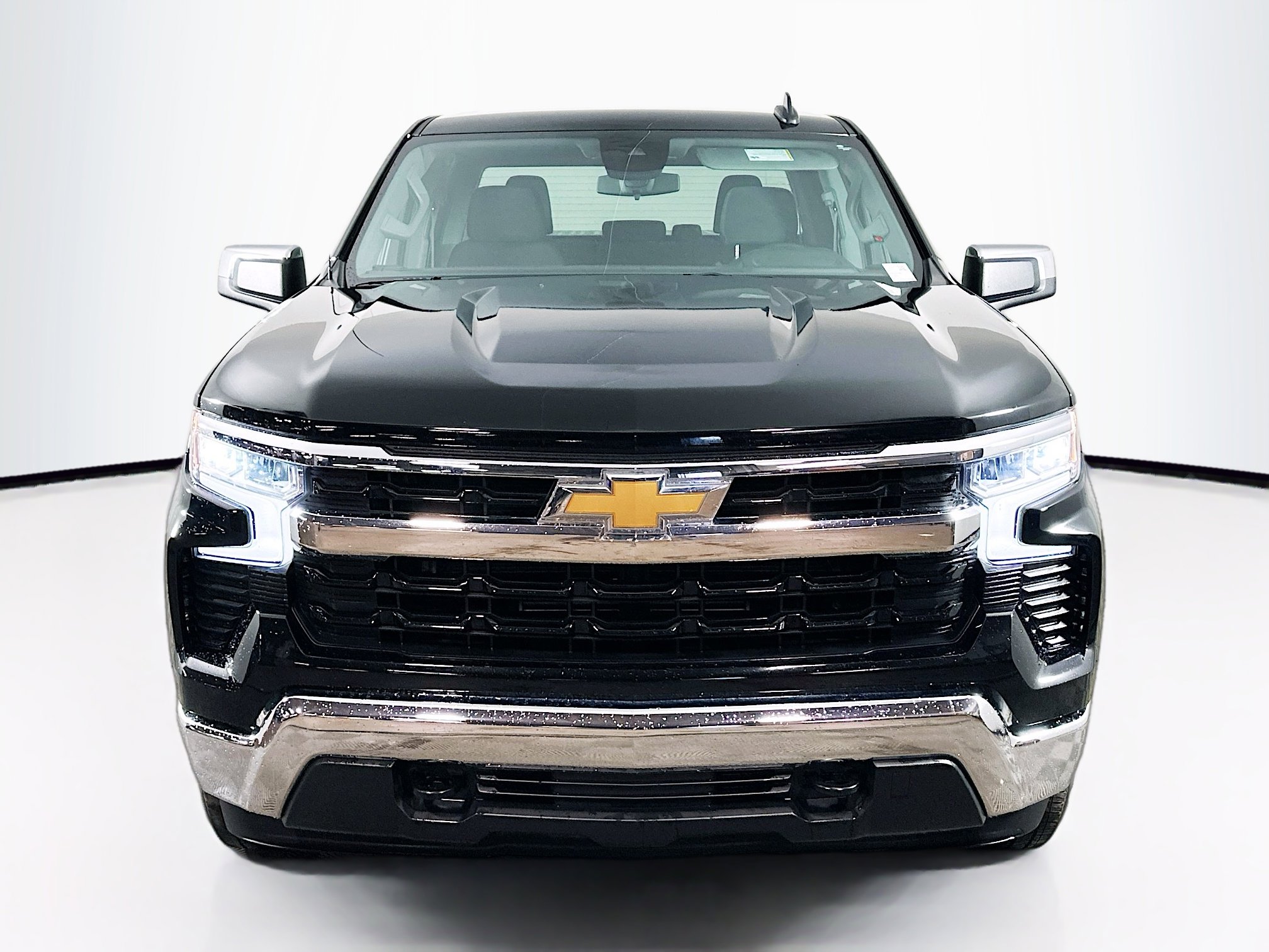 Used 2024 Chevrolet Silverado 1500 LT image 2