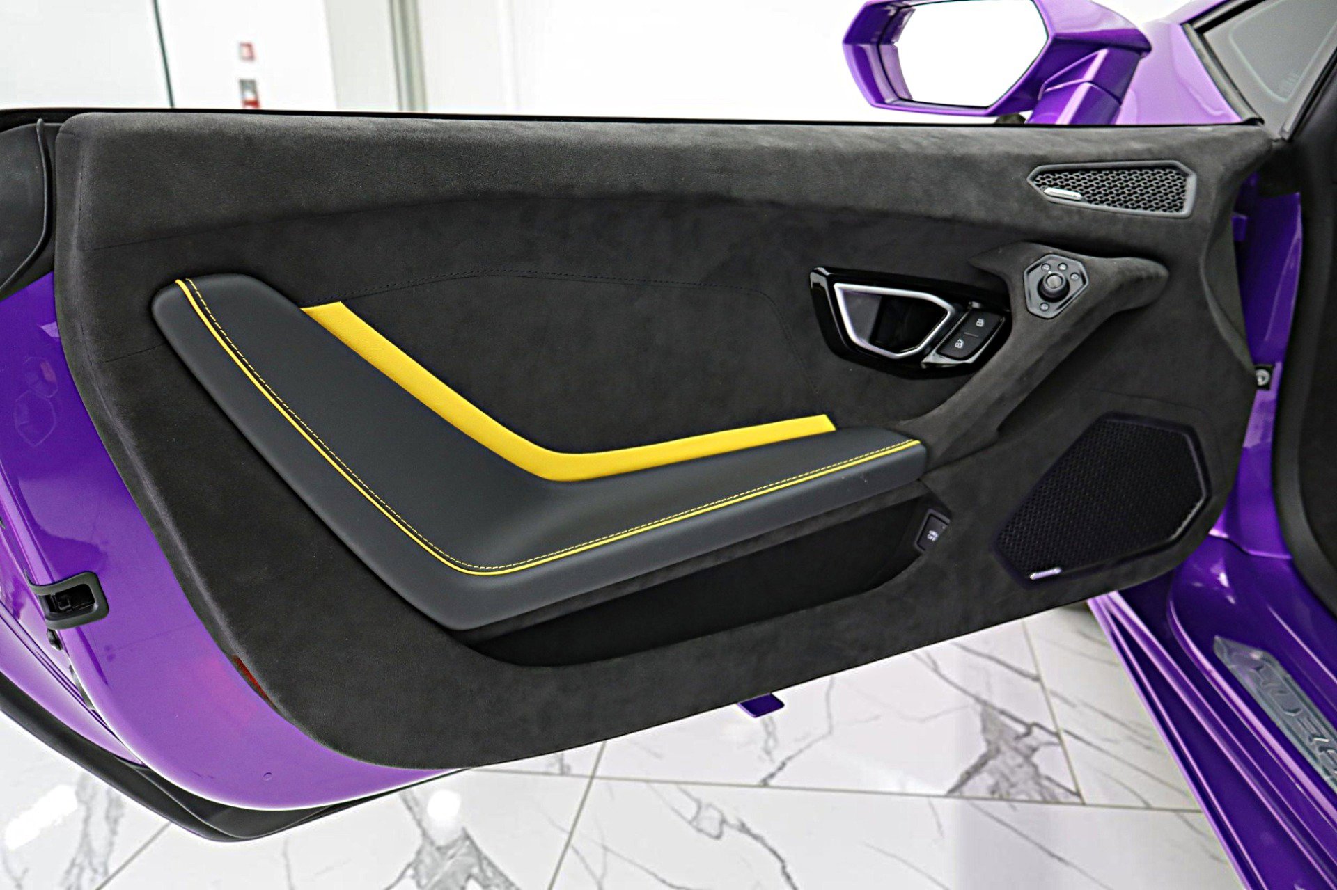 Used 2024 Lamborghini Huracan Tecnica RWD image 40