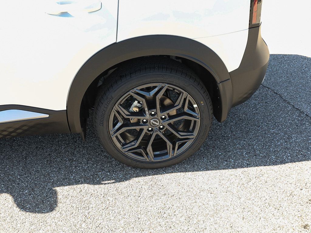 New 2026 Nissan Kicks SR w/ SR Premium Package AWD/4WD image 3