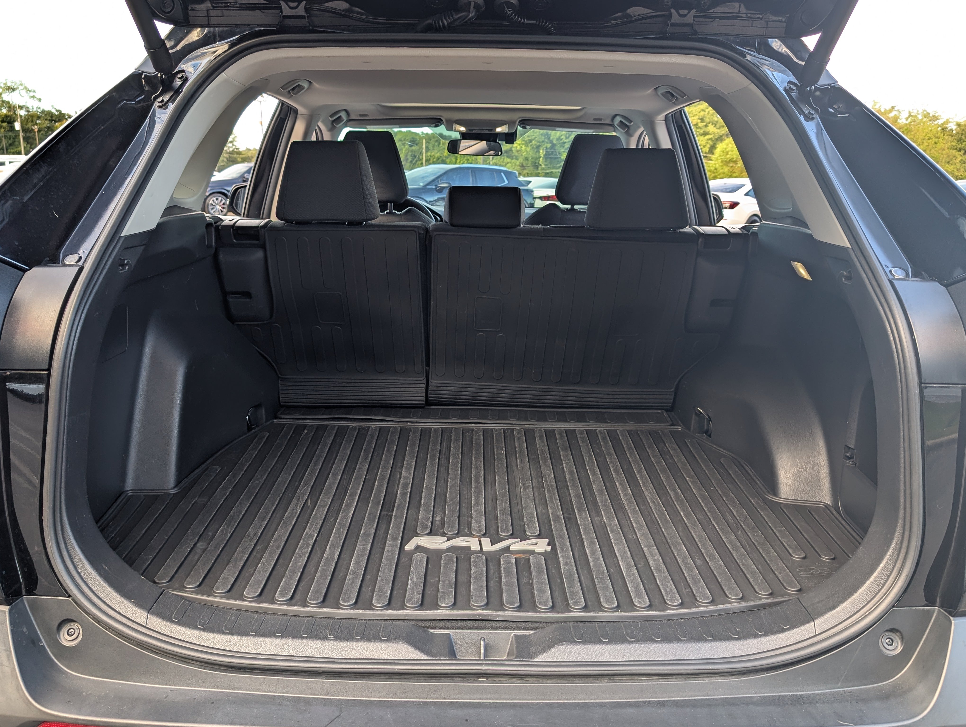 Used 2024 Toyota RAV4 XLE w/ Convenience Package AWD/4WD image 19