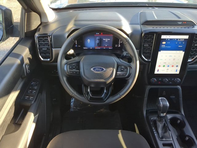 Used 2025 Ford Ranger XLT w/ Trailer Tow Package image 16