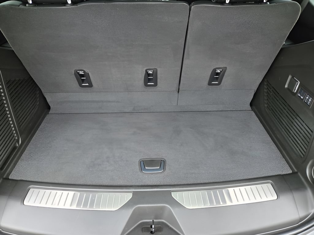 Used 2026 GMC Yukon Denali w/ Sun & Power Step Package AWD/4WD image 30