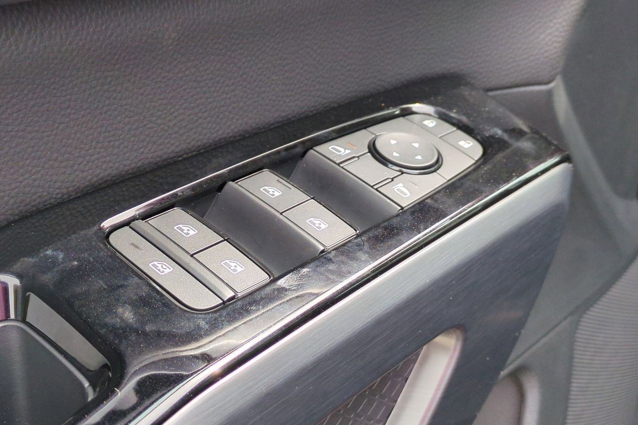 New 2026 Nissan Pathfinder SL w/ SL Premium Package FWD image 14