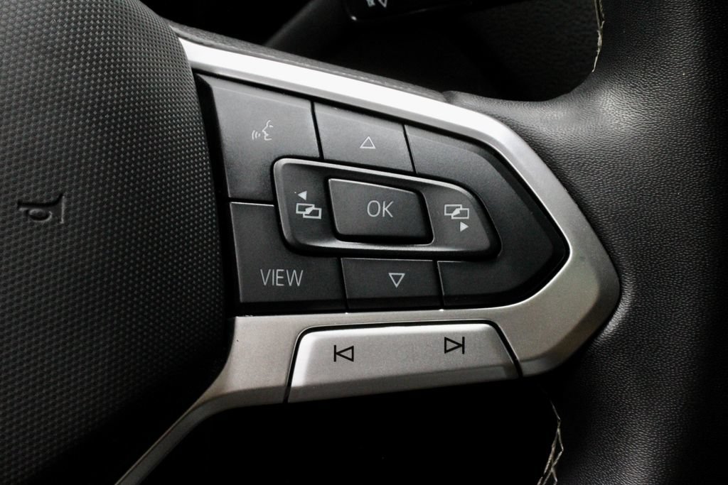 Used 2024 Volkswagen Tiguan SE FWD image 29