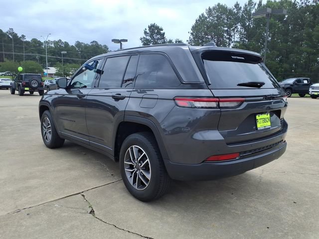 Used 2024 Jeep Grand Cherokee Limited w/ Black Appearance Package RWD image 4