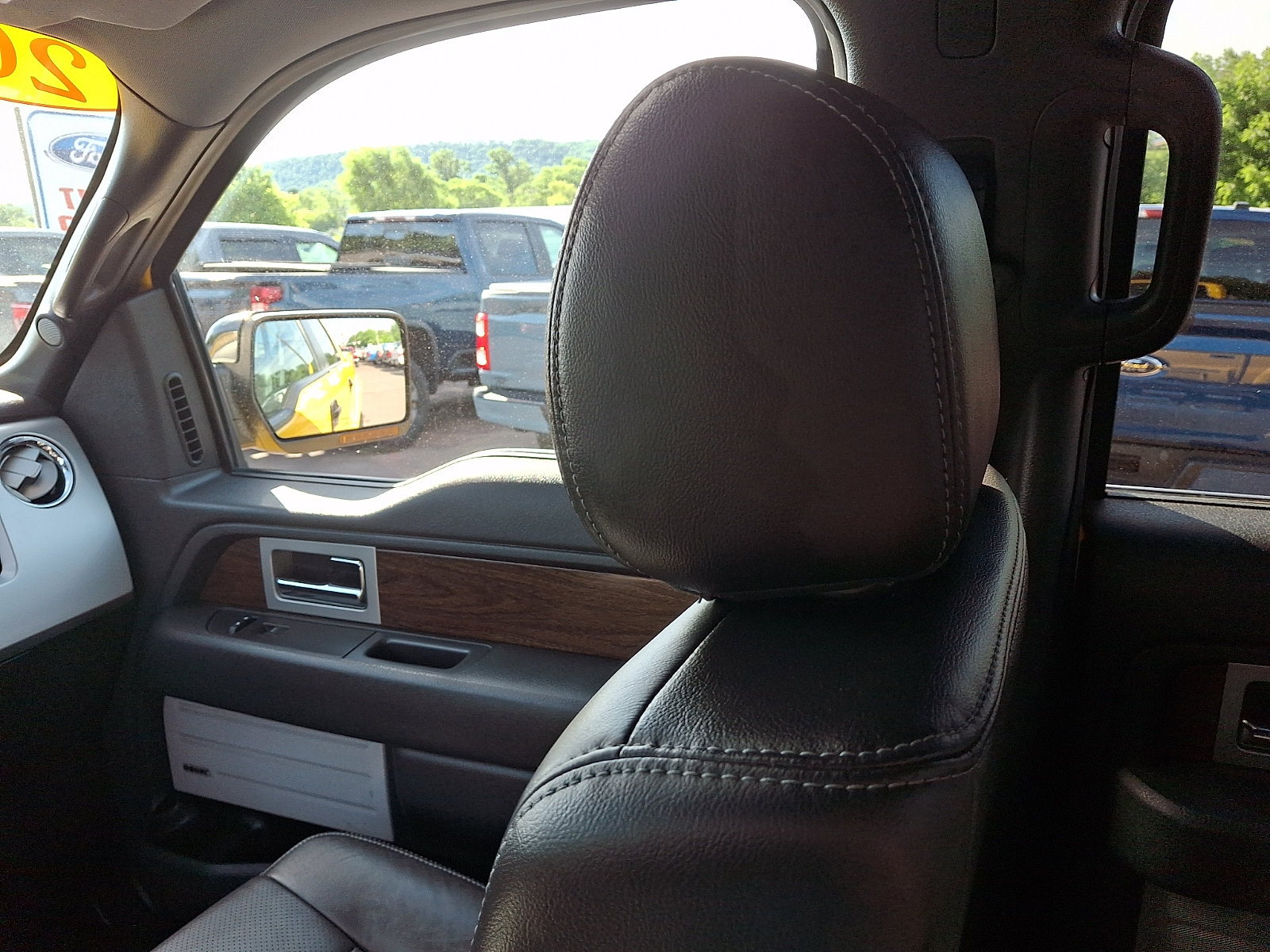 Used 2014 Ford F150 Lariat w/ Equipment Group 502A Luxury AWD/4WD image 17
