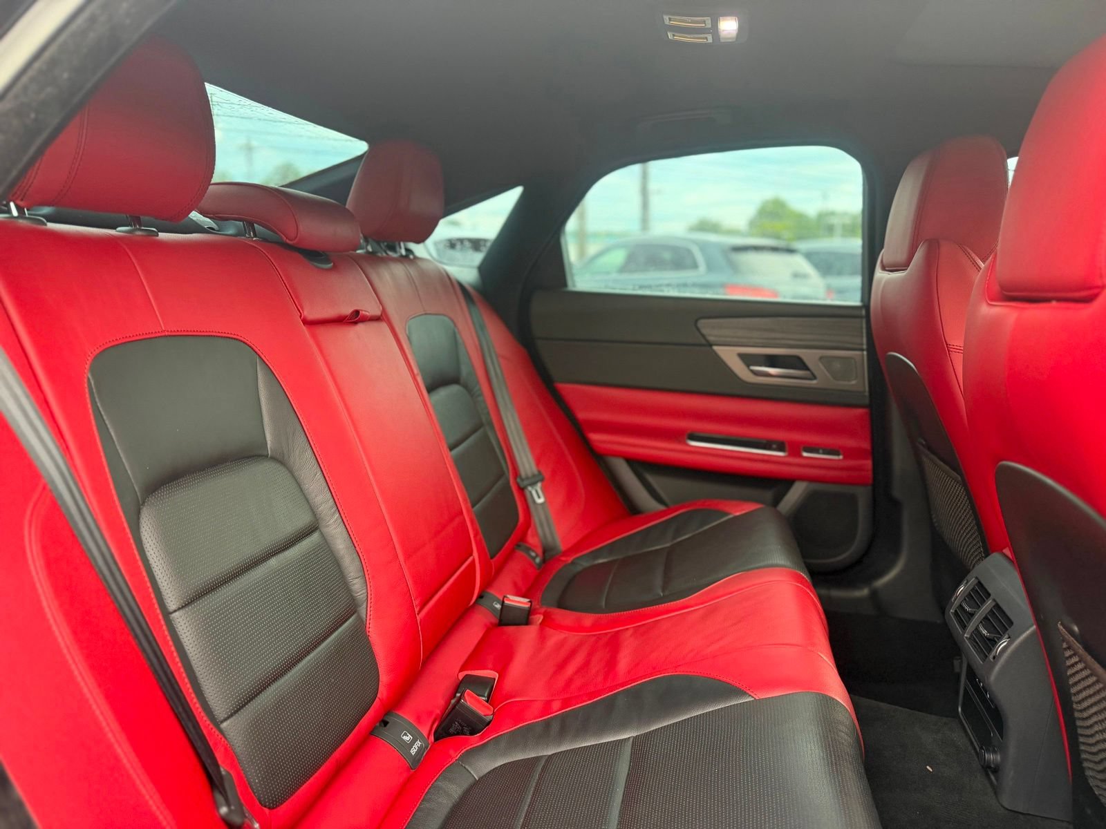 Used 2016 Jaguar XF S RWD image 24